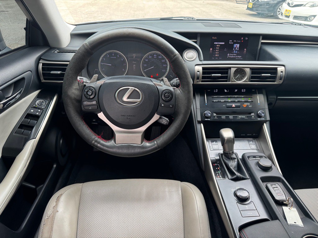2014 Lexus IS Image 11