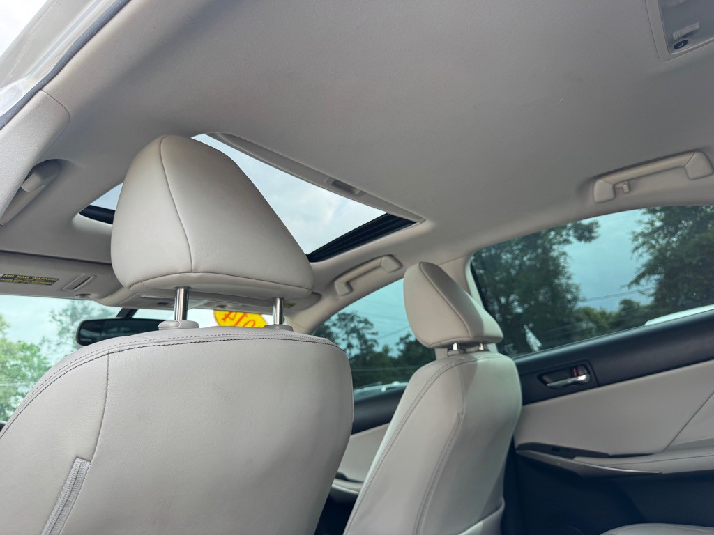 2014 Lexus IS Image 17