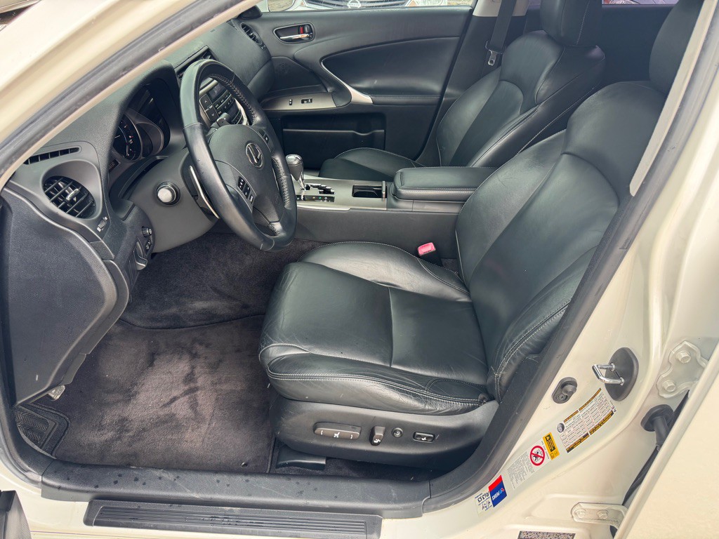 2009 Lexus IS Image 9