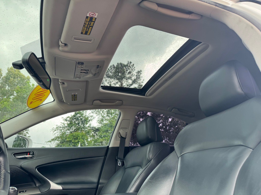 2009 Lexus IS Image 11