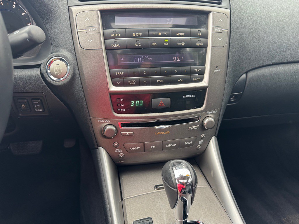 2009 Lexus IS Image 13