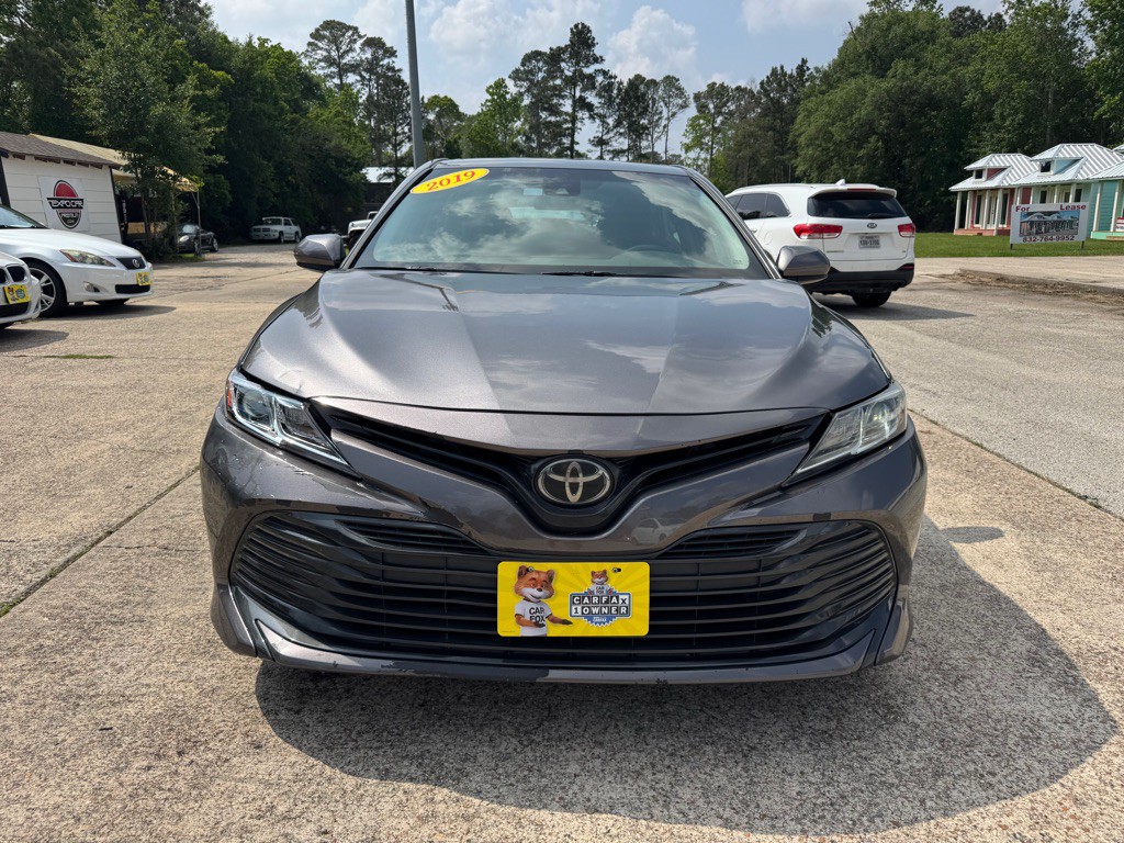 2019 Toyota Camry Image 2