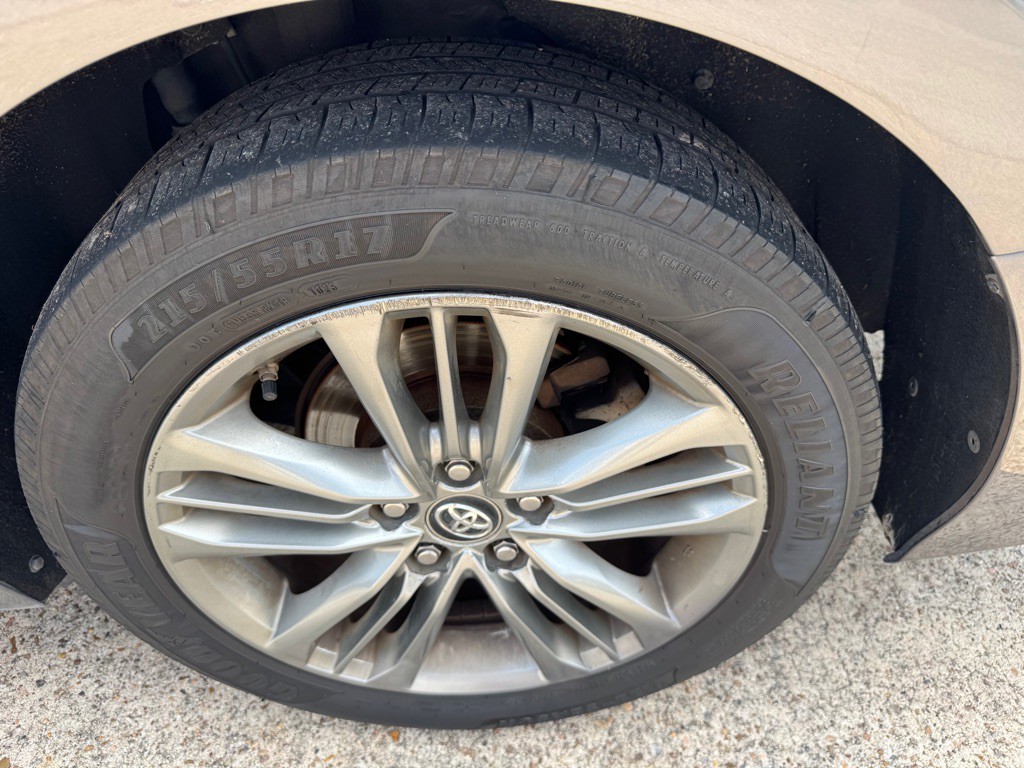 2019 Toyota Camry Image 15