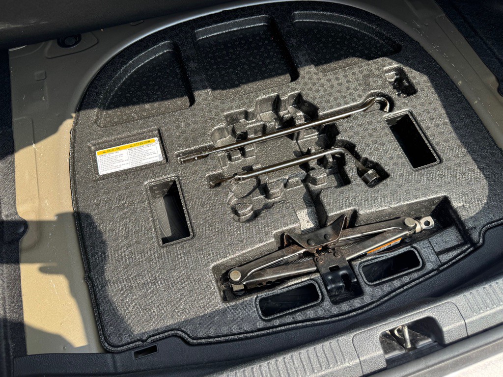 2019 Toyota Camry Image 16