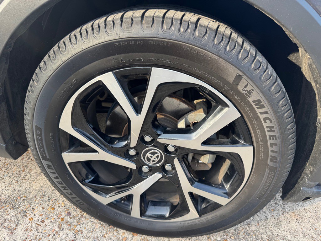 2020 Toyota C-HR Image 17