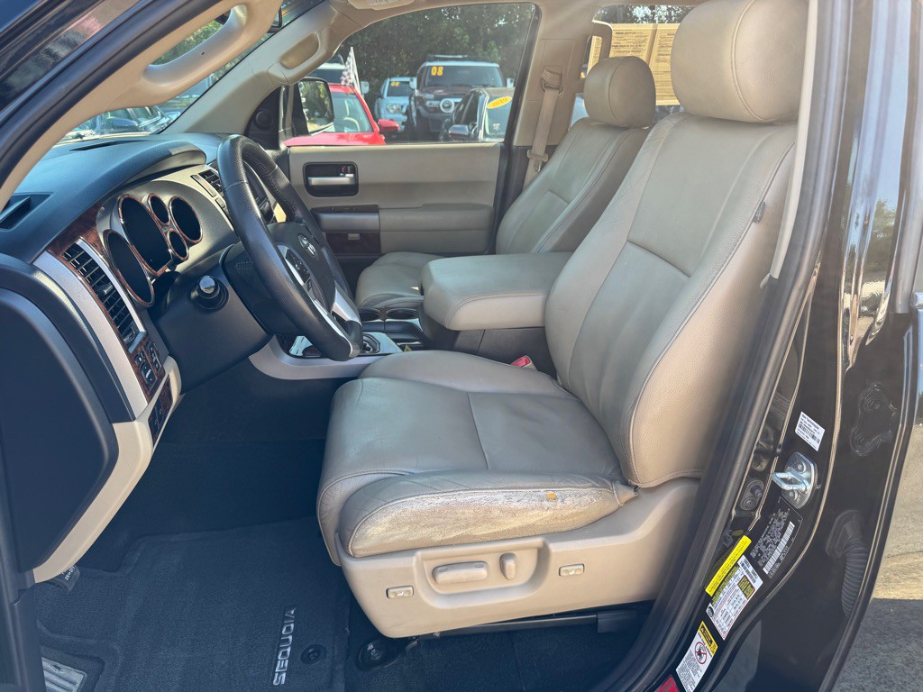 2014 Toyota Sequoia Image 12