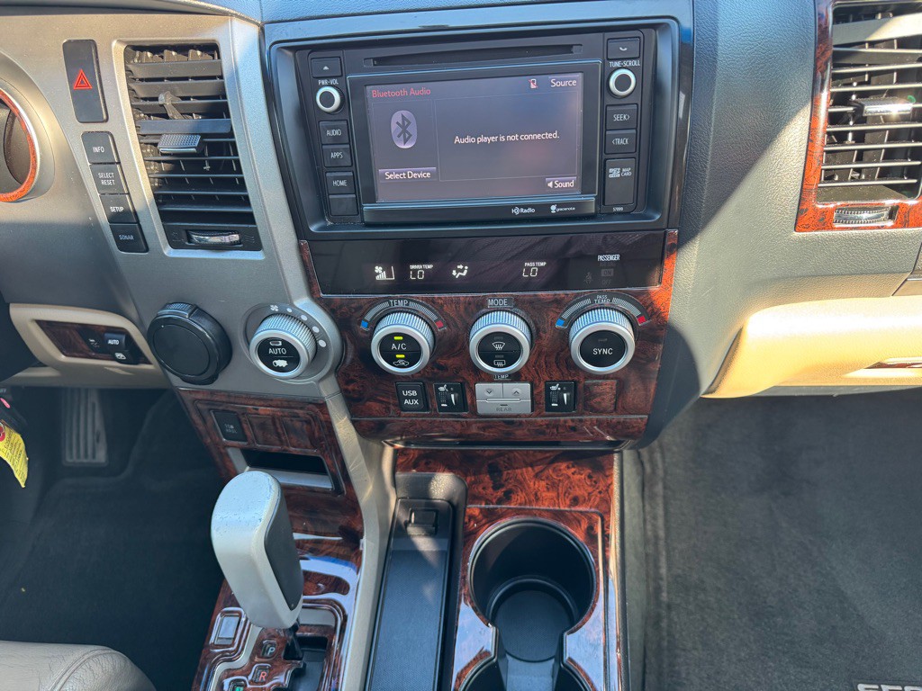2014 Toyota Sequoia Image 16