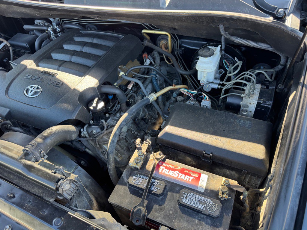 2014 Toyota Sequoia Image 22