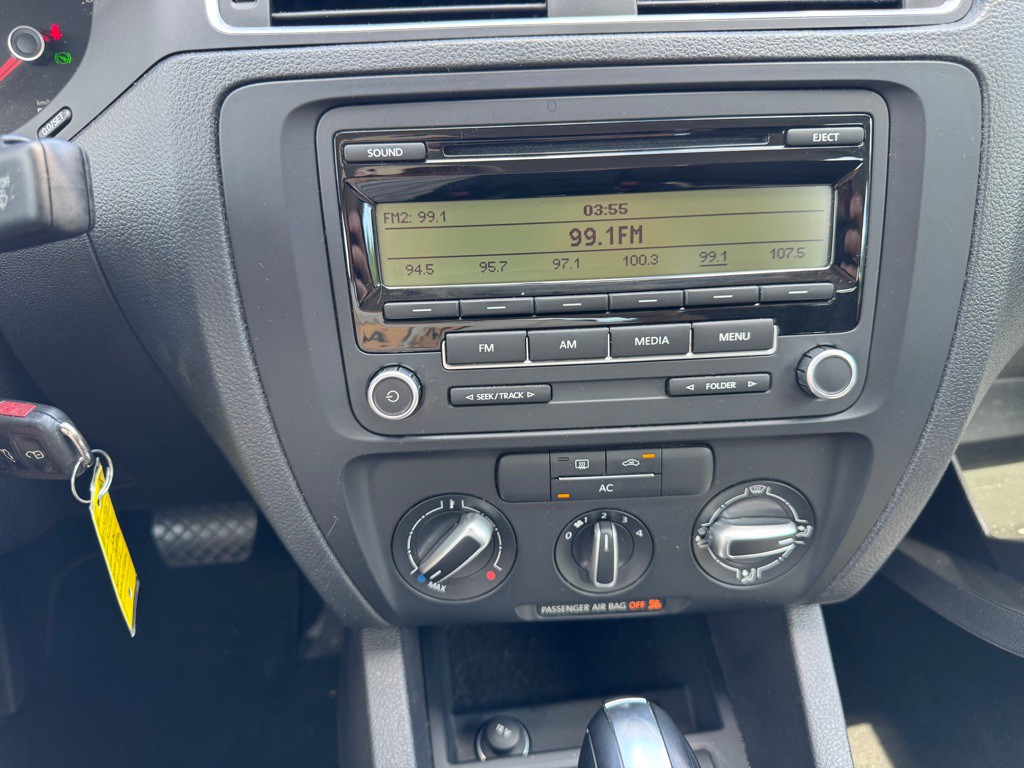 2011 Volkswagen Jetta Image 14