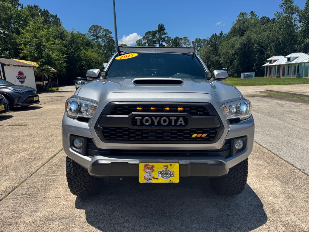 2017 Toyota Tacoma Image 2