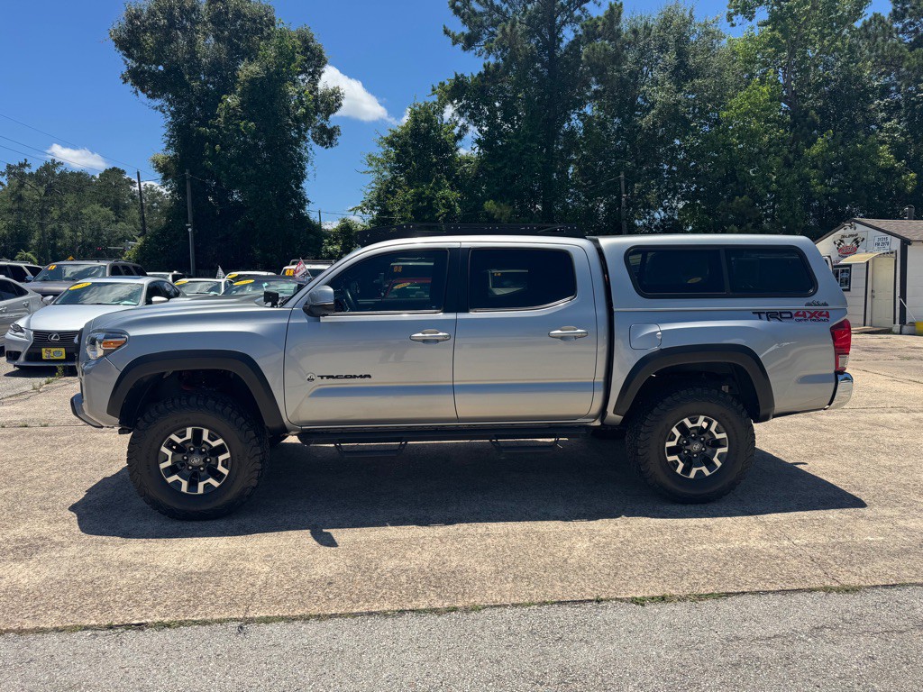 2017 Toyota Tacoma Image 4
