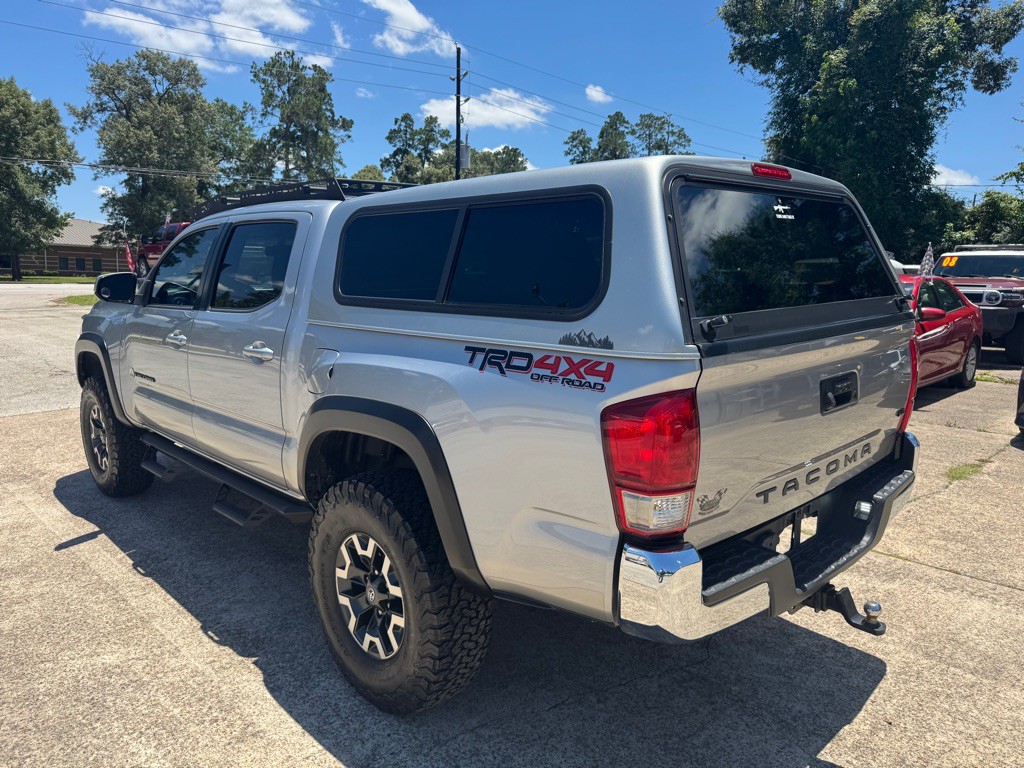 2017 Toyota Tacoma Image 5