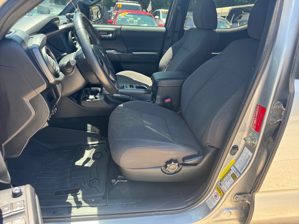 2017 Toyota Tacoma Image 9