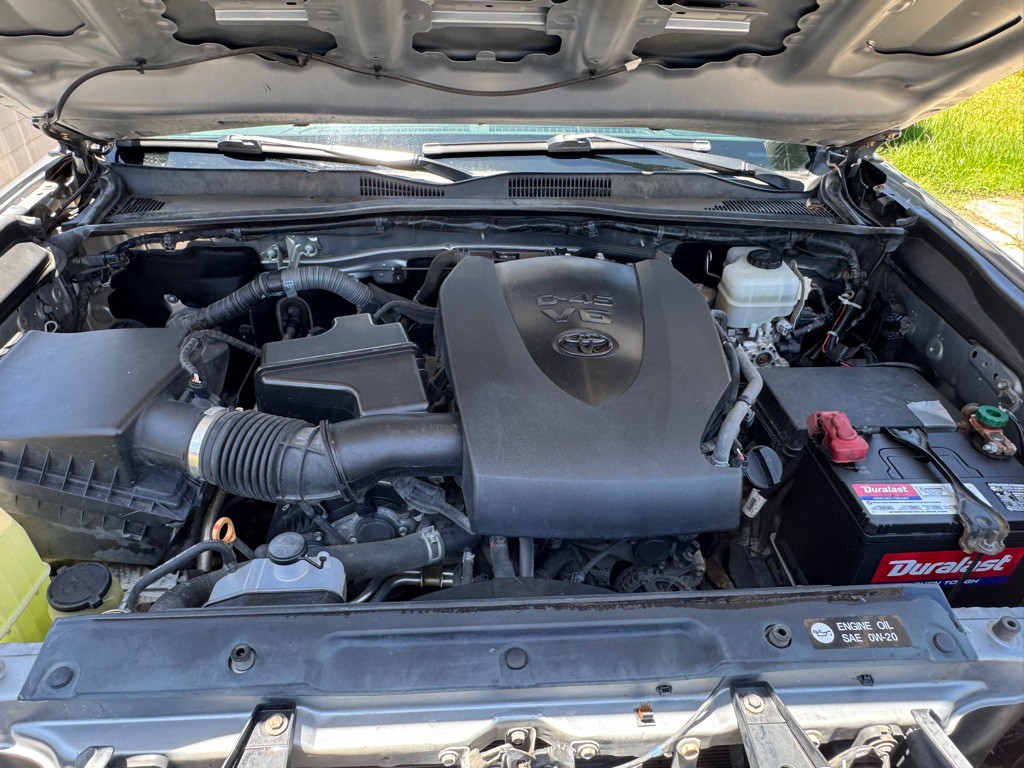 2017 Toyota Tacoma Image 24