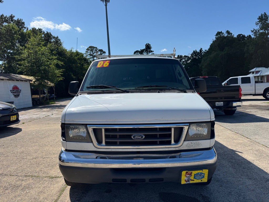 2006 Ford Econoline Image 2