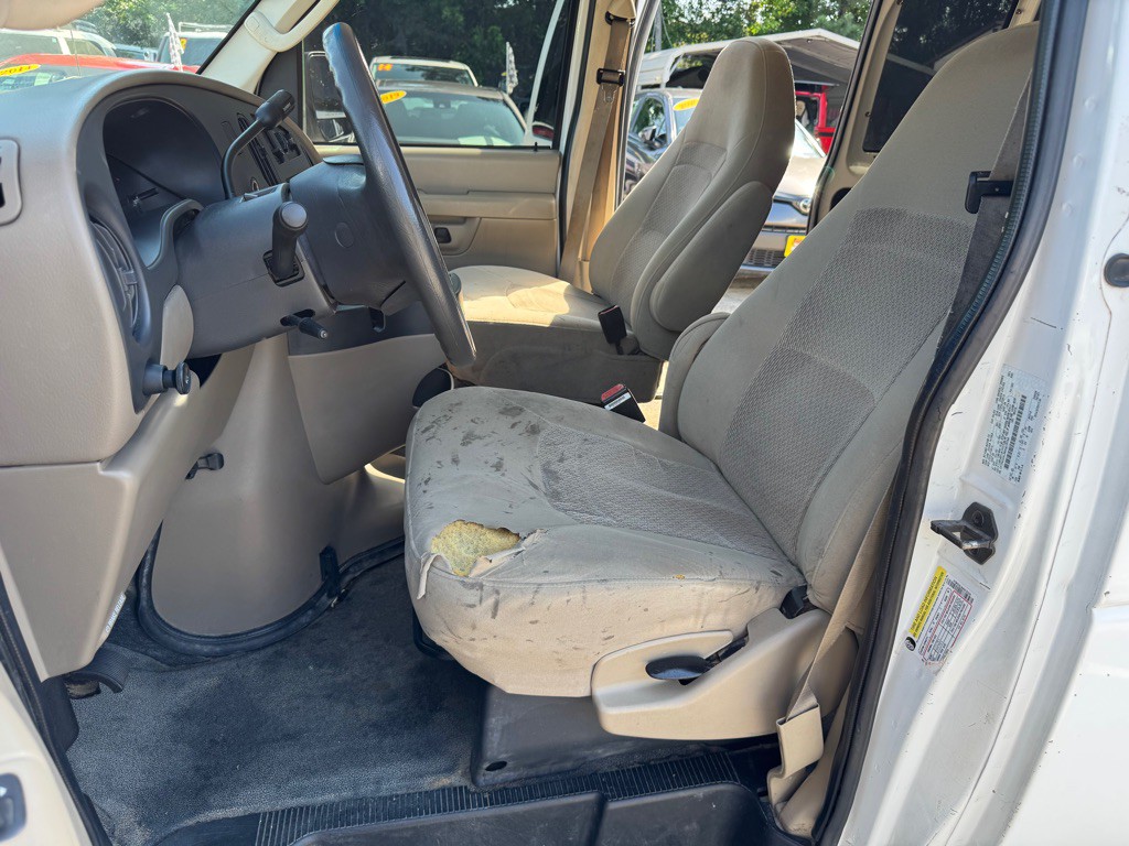 2006 Ford Econoline Image 11