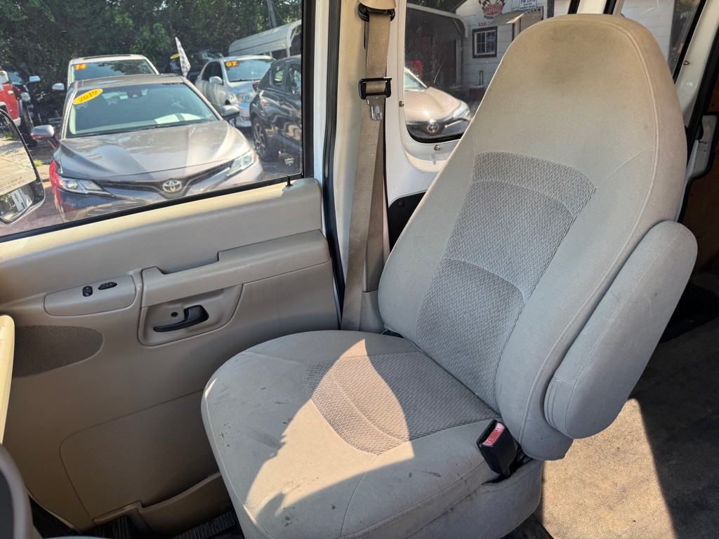 2006 Ford Econoline Image 14
