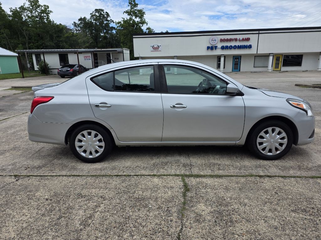 2019 Nissan Versa Image 7
