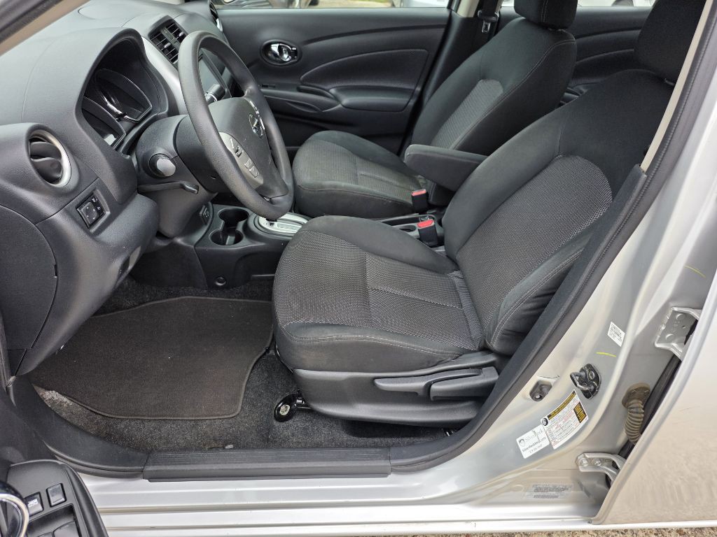 2019 Nissan Versa Image 11