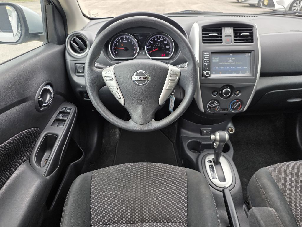 2019 Nissan Versa Image 12