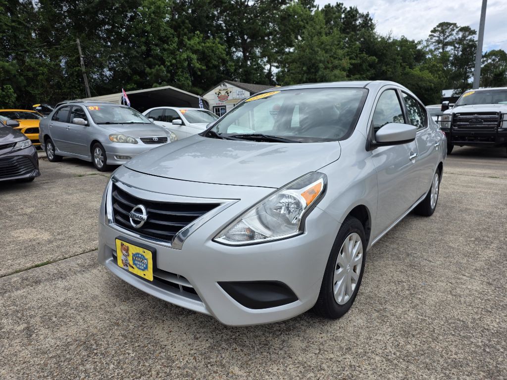 2019 Nissan Versa Image 3