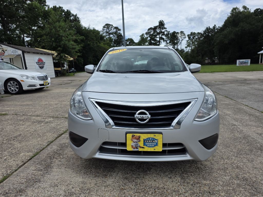 2019 Nissan Versa Image 4