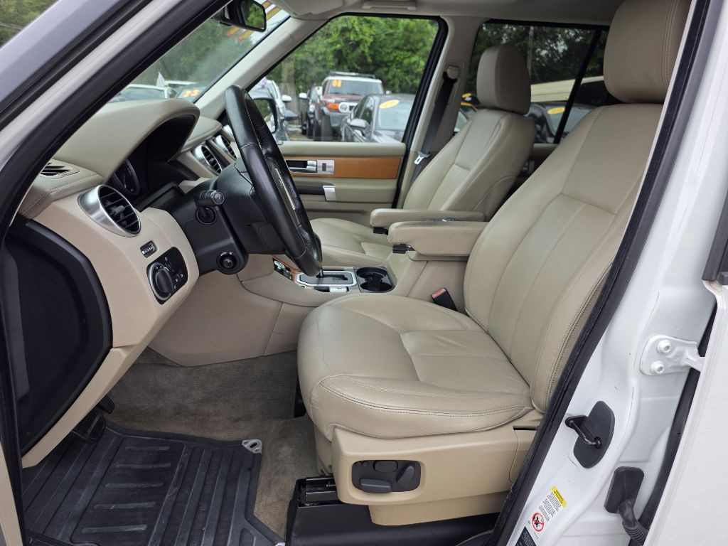 2011 Land Rover LR4 Image 9