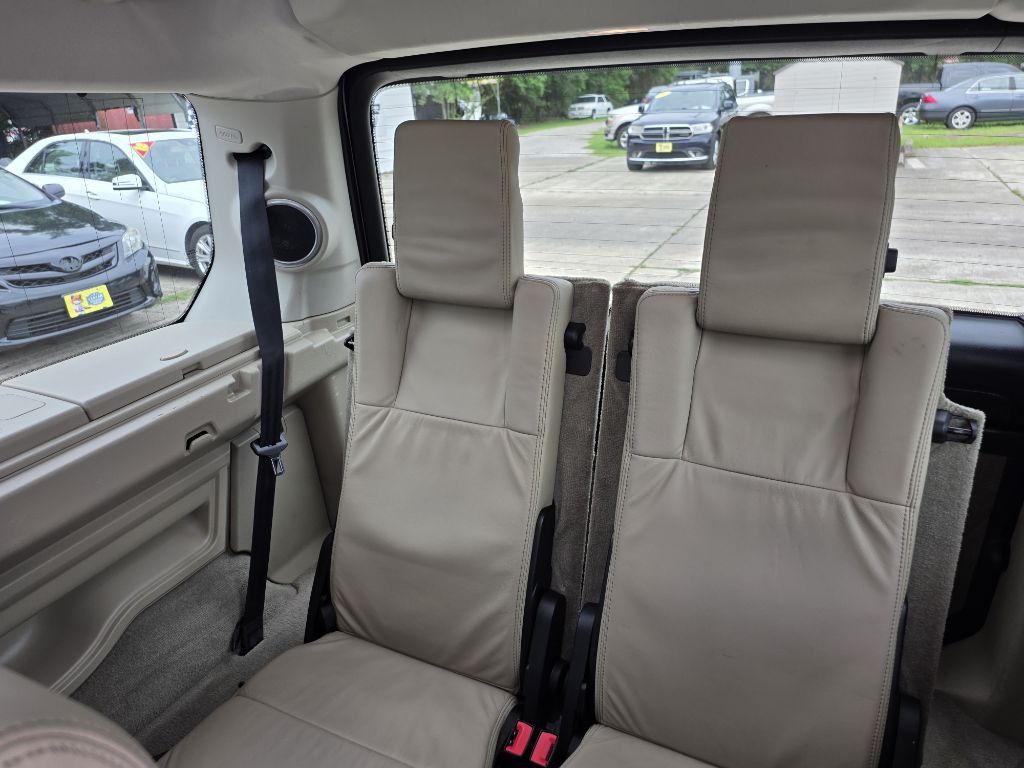 2011 Land Rover LR4 Image 11