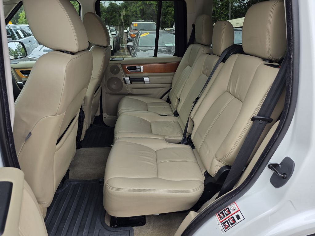 2011 Land Rover LR4 Image 12