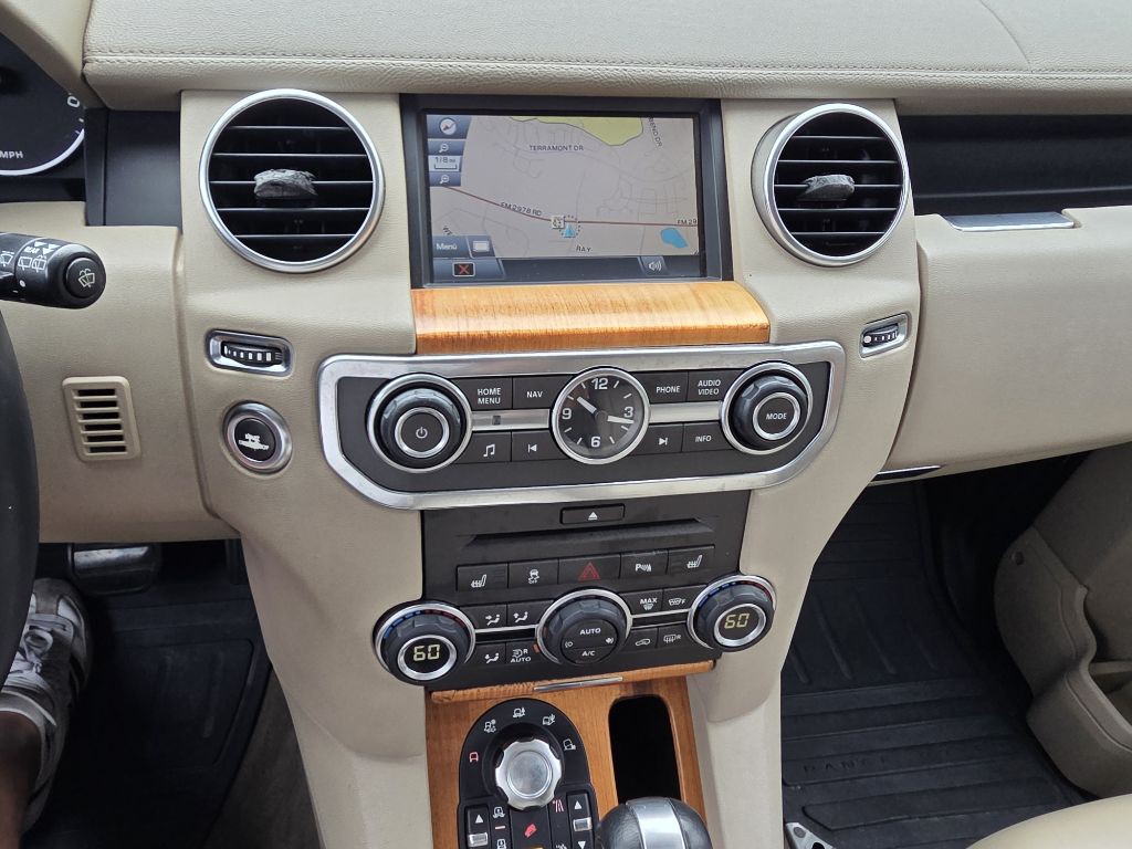 2011 Land Rover LR4 Image 13