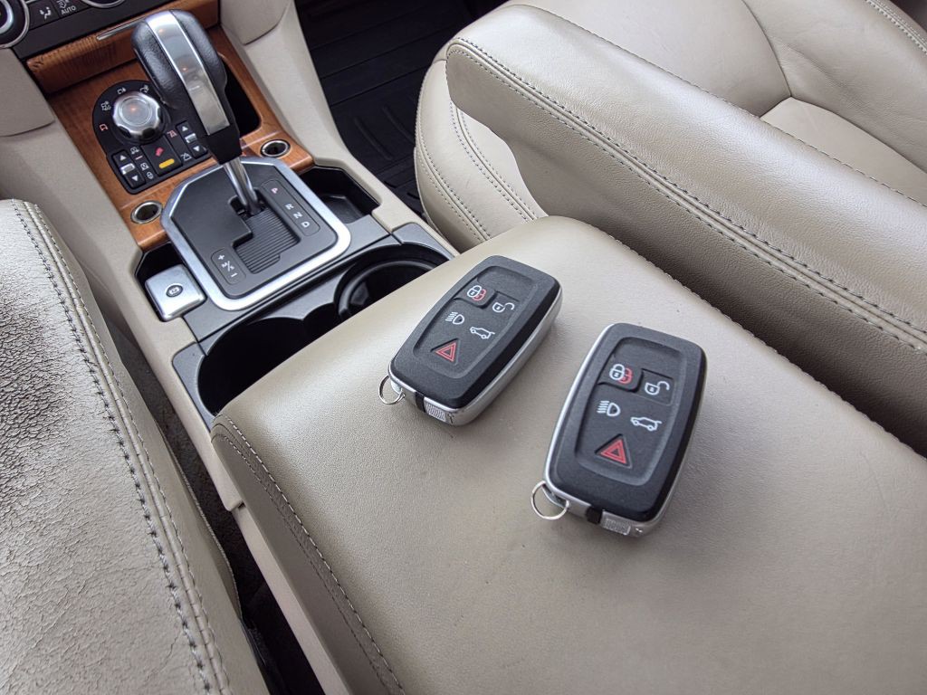 2011 Land Rover LR4 Image 14