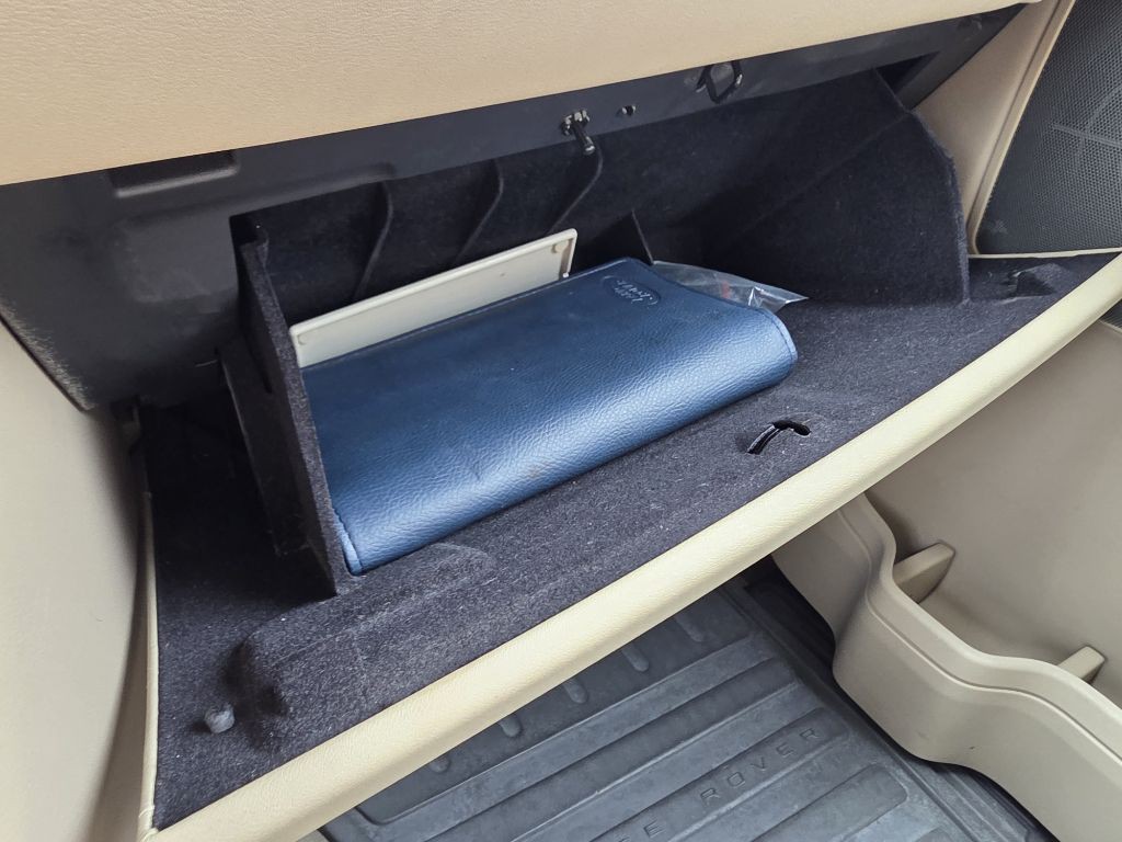 2011 Land Rover LR4 Image 17