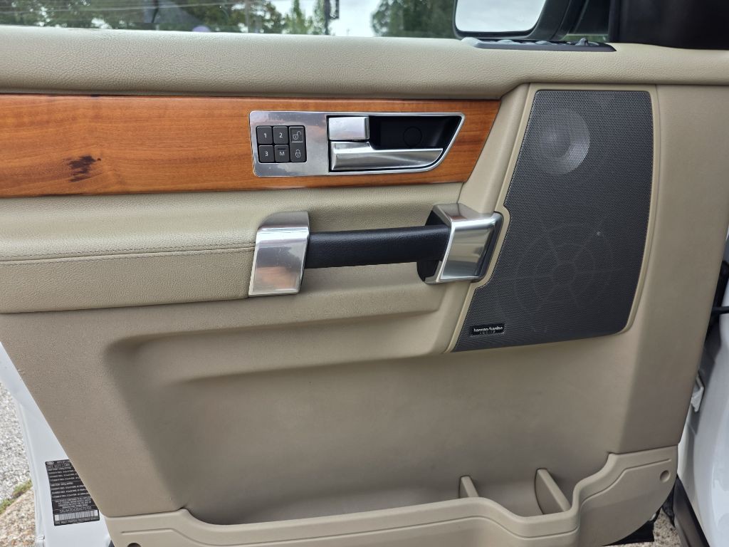 2011 Land Rover LR4 Image 20