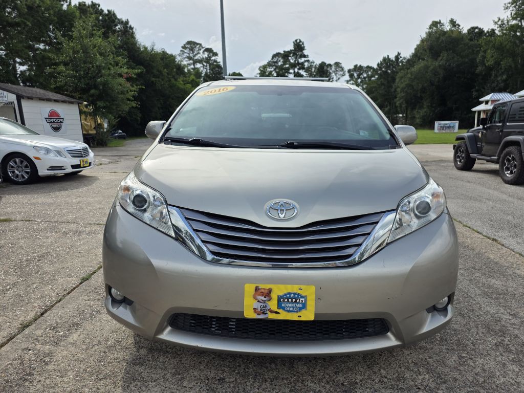 2016 Toyota Sienna Image 2