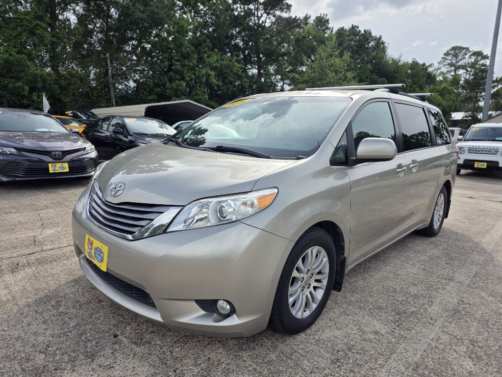 2016 Toyota Sienna Image 3