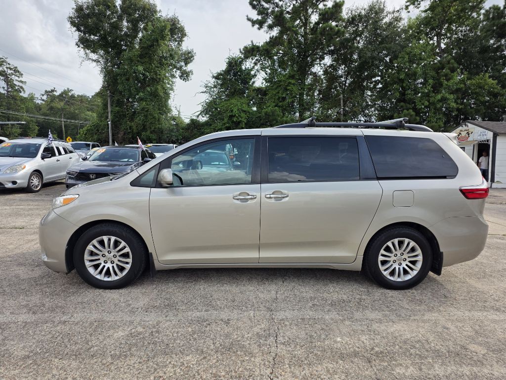 2016 Toyota Sienna Image 4