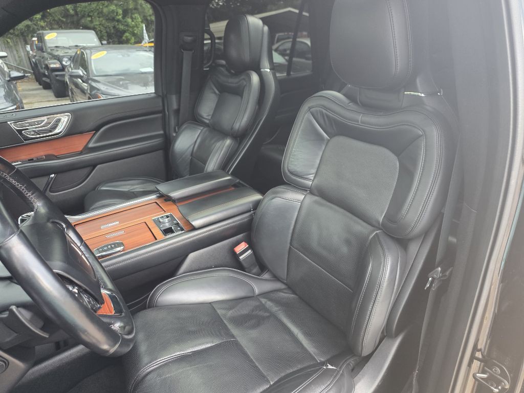 2018 Lincoln Navigator Image 9