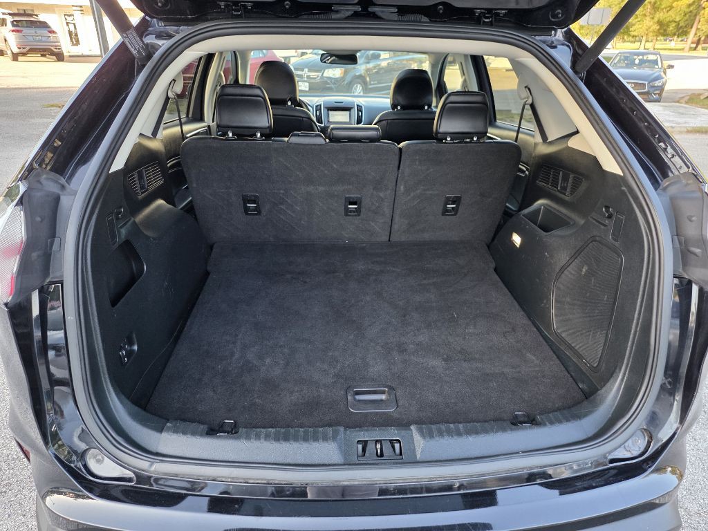 2019 Ford Edge Image 16