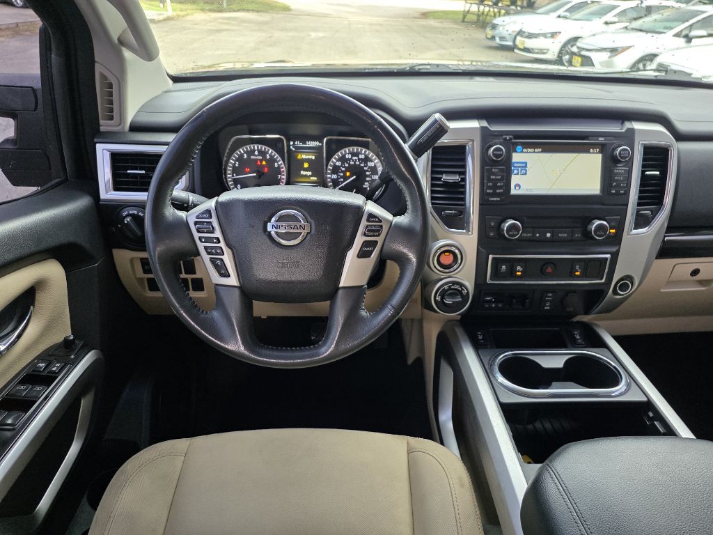 2016 Nissan Titan Image 14
