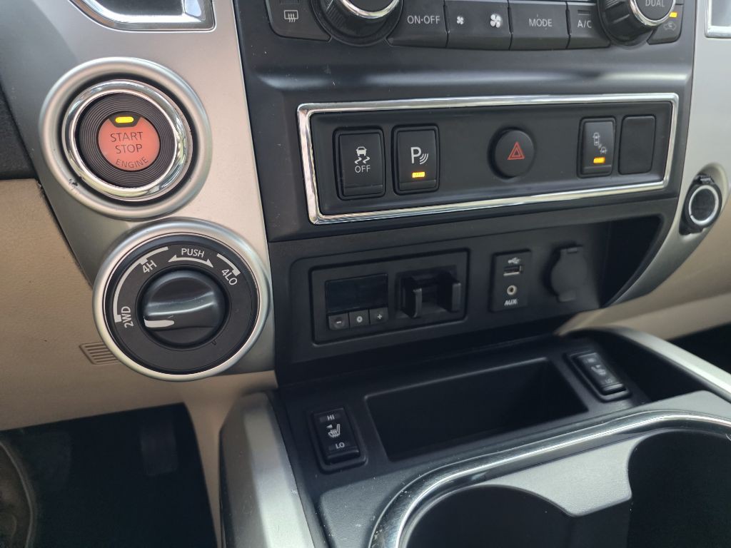 2016 Nissan Titan Image 17