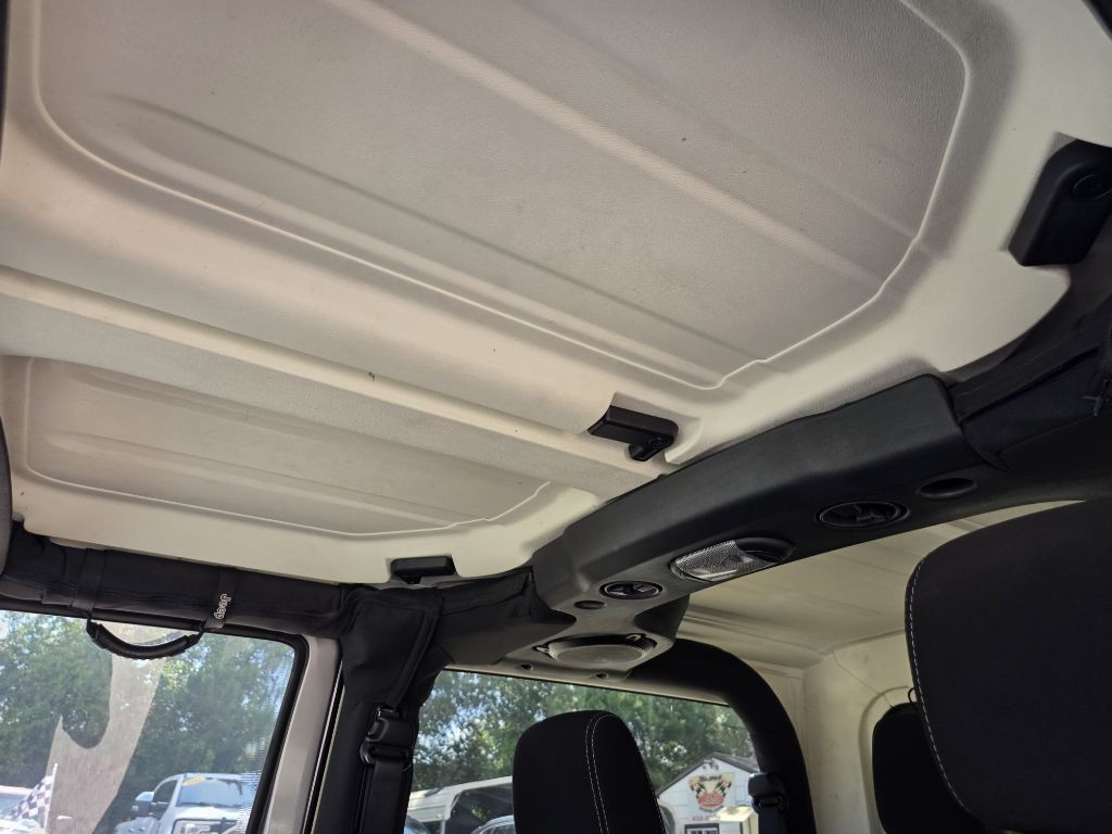 2014 Jeep Wrangler Image 9