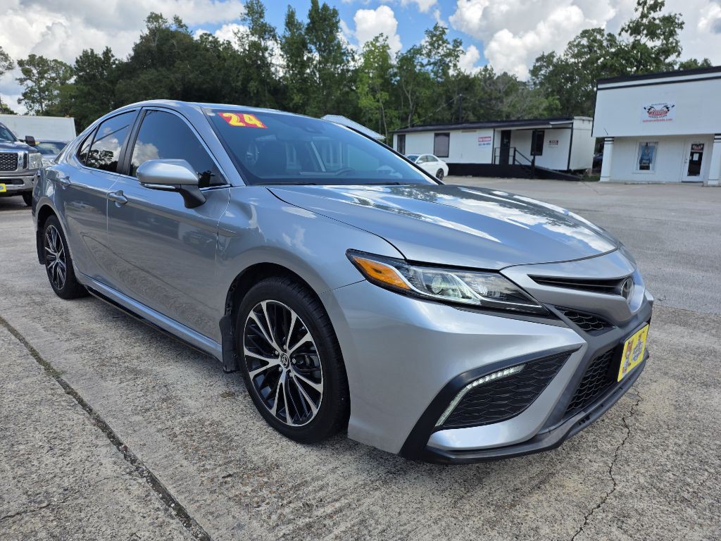 2024 Toyota Camry Image 1
