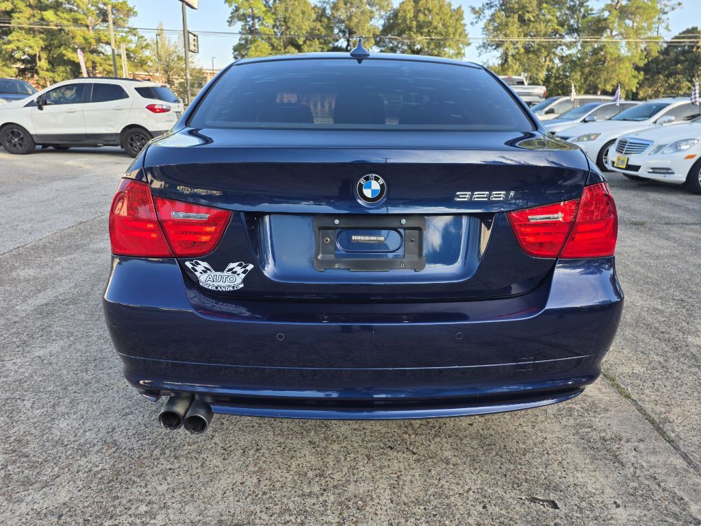 2011 BMW 3 Series Image 6