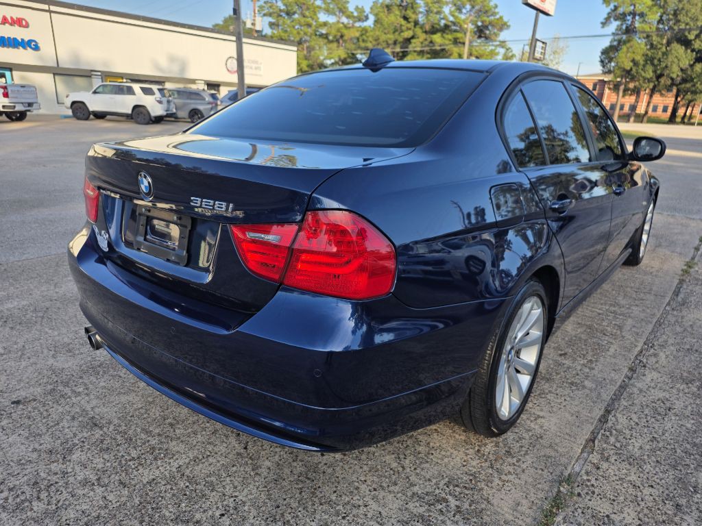 2011 BMW 3 Series Image 7