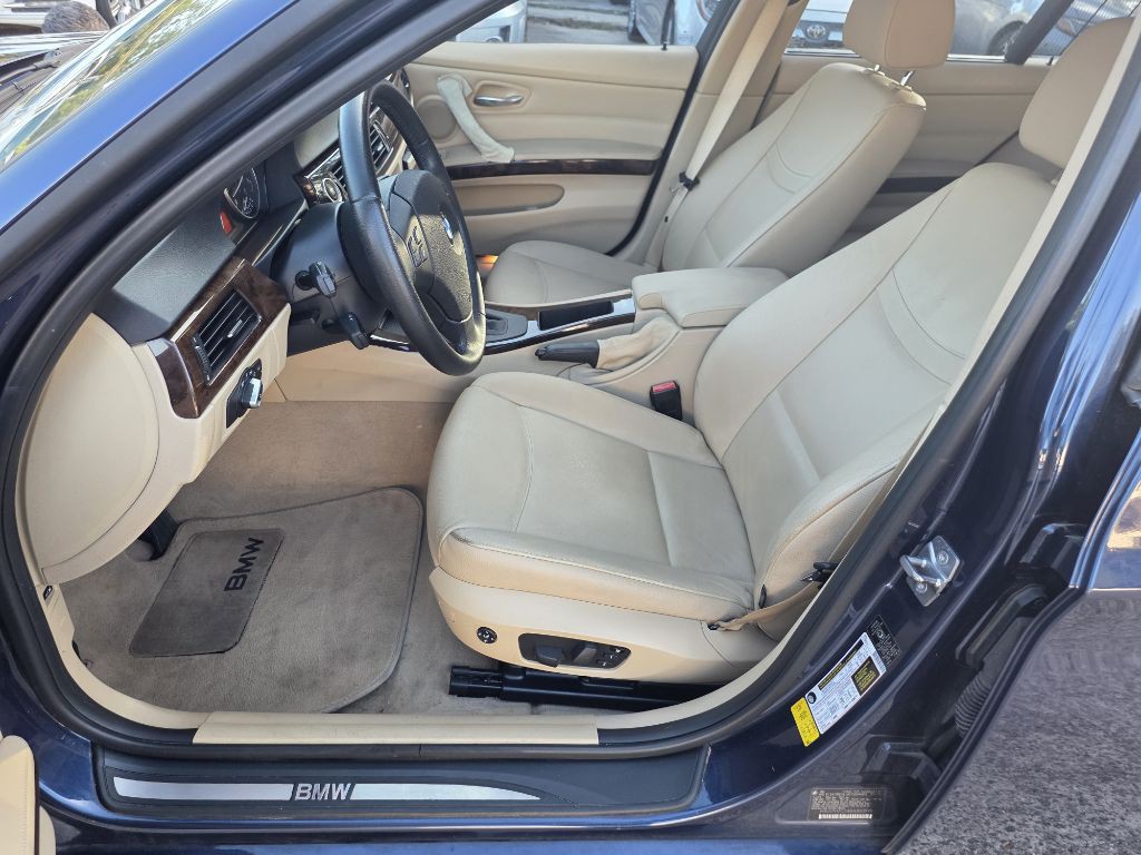 2011 BMW 3 Series Image 9