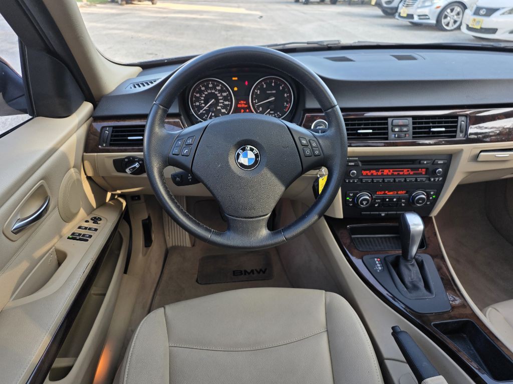2011 BMW 3 Series Image 10