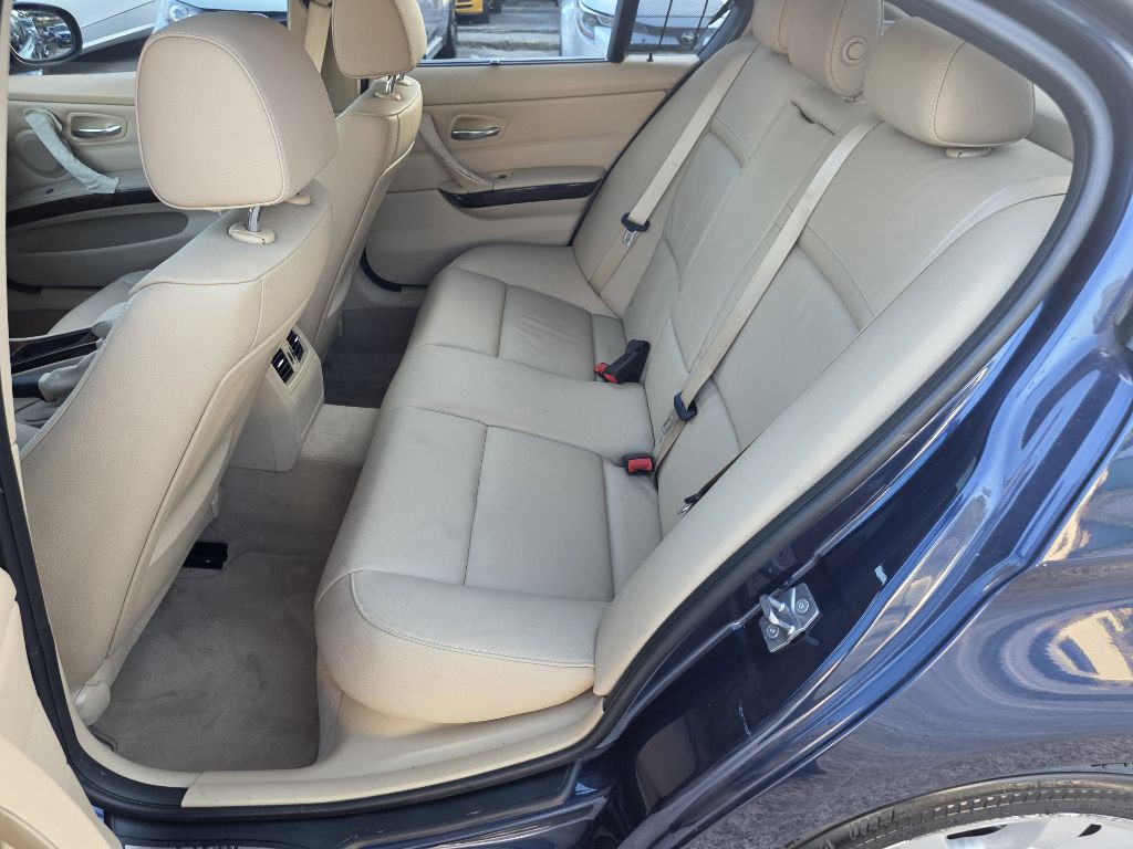 2011 BMW 3 Series Image 11