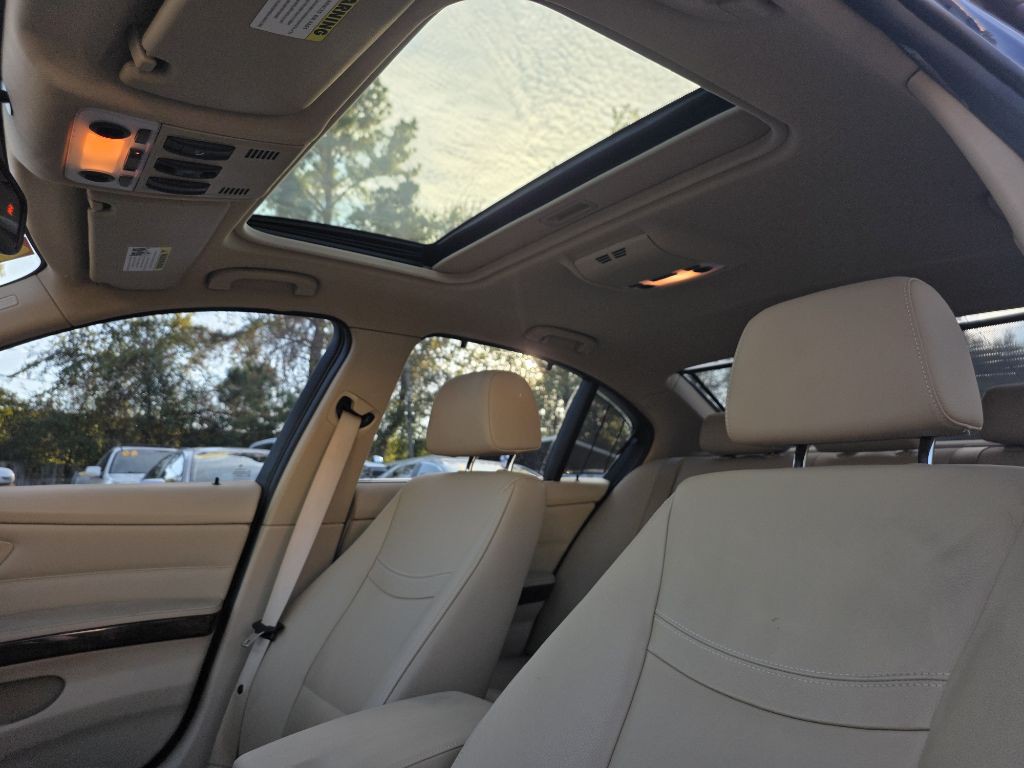 2011 BMW 3 Series Image 14