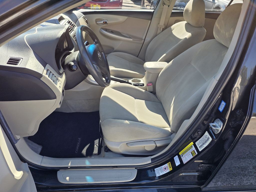 2013 Toyota Corolla Image 11