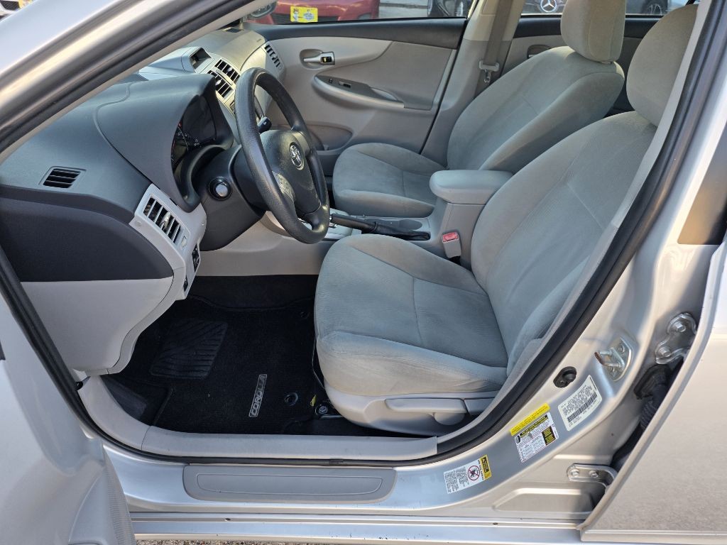 2013 Toyota Corolla Image 9